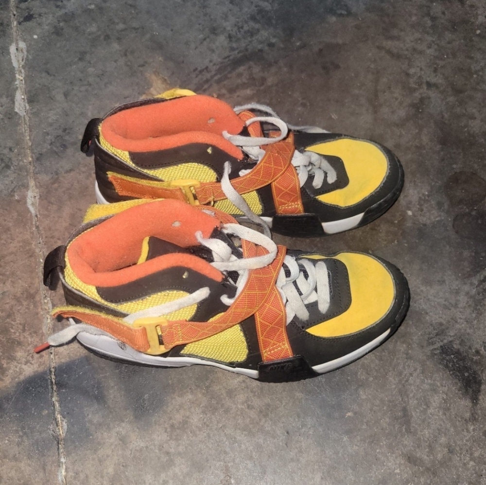 2021 Nike Air Raid Roswell Rayguns Black Gold White SZ 6 Youth ( DD9222-001 )